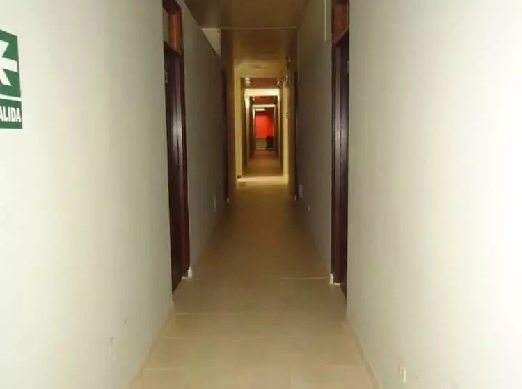 ホテル Hospedaje Komby