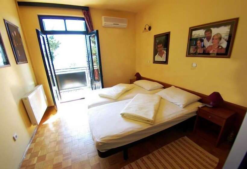 هتل The Movie Resort Apart