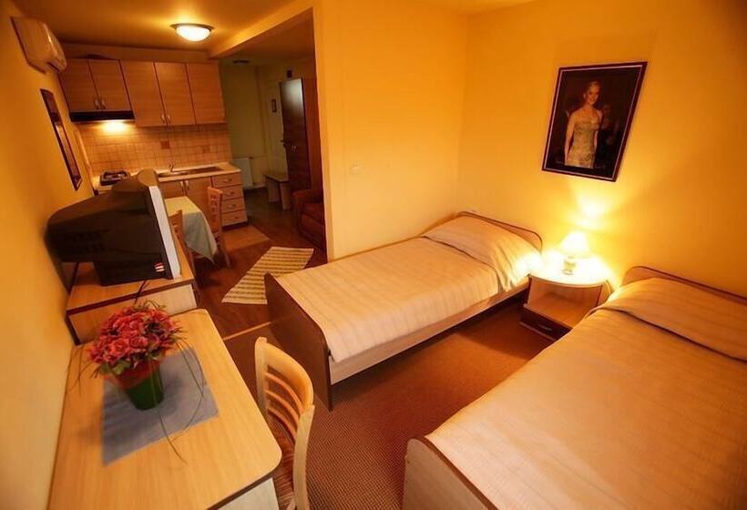 هتل The Movie Resort Apart