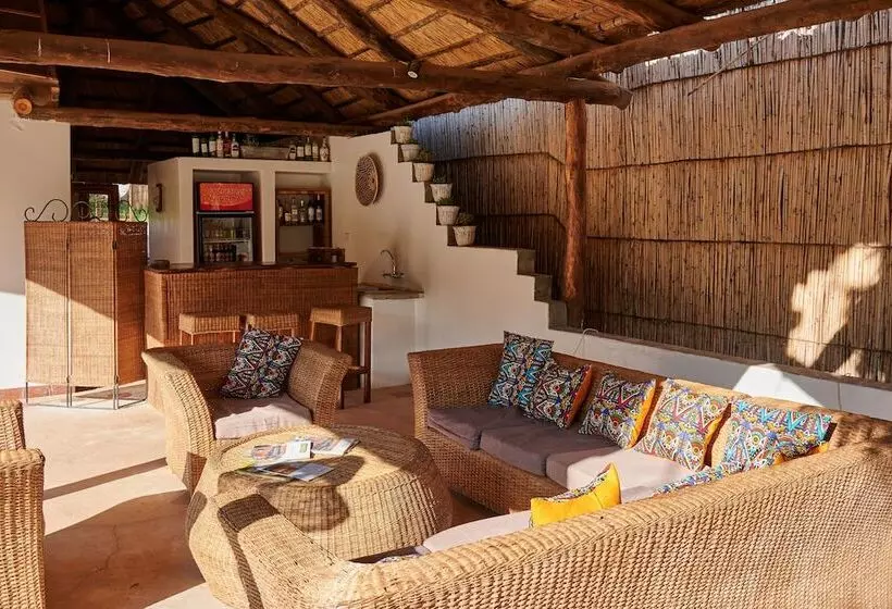 هتل Wild Dogs Lodge