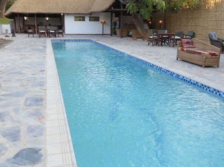 هتل Wild Dogs Lodge