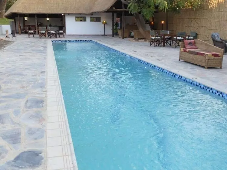 هتل Wild Dogs Lodge