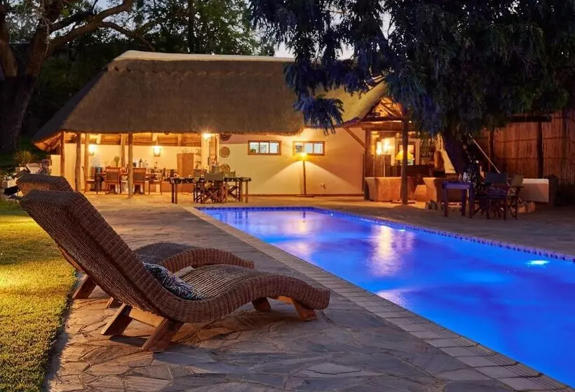 هتل Wild Dogs Lodge