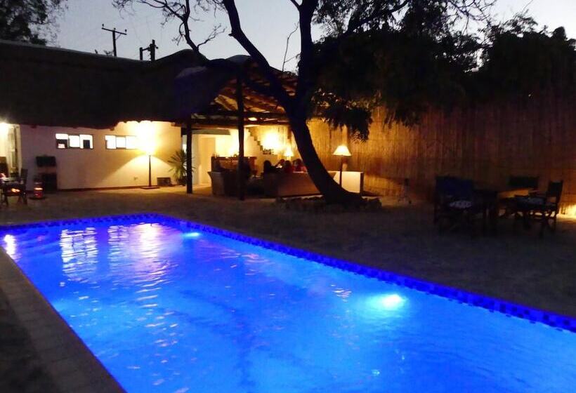 هتل Wild Dogs Lodge