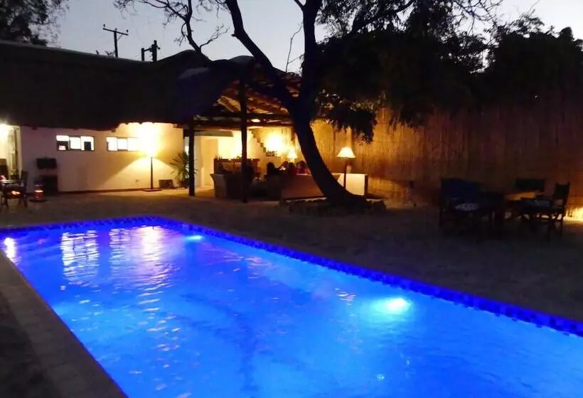 هتل Wild Dogs Lodge