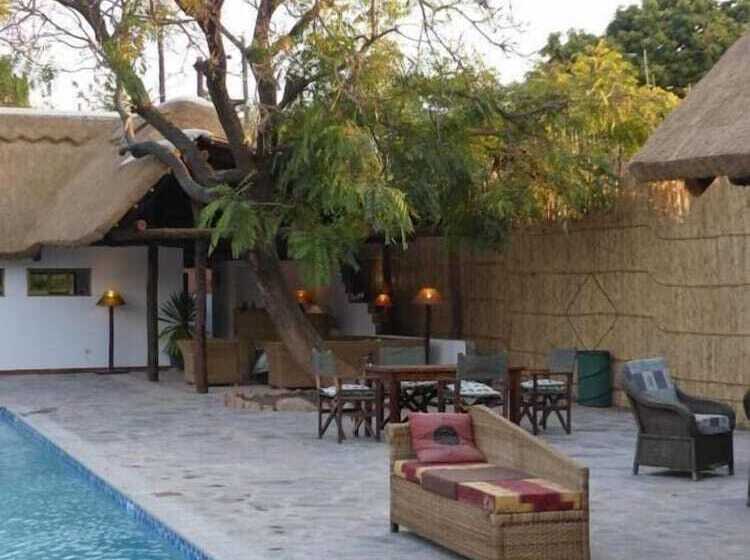 هتل Wild Dogs Lodge