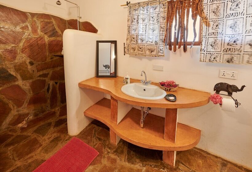 هتل Wild Dogs Lodge