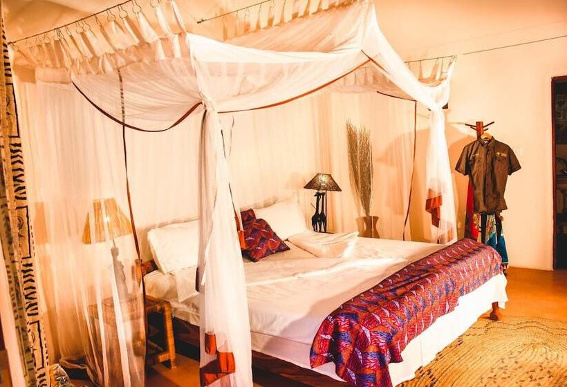 هتل Wild Dogs Lodge