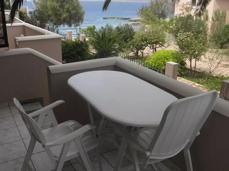 Lakonia Bay   Apartments