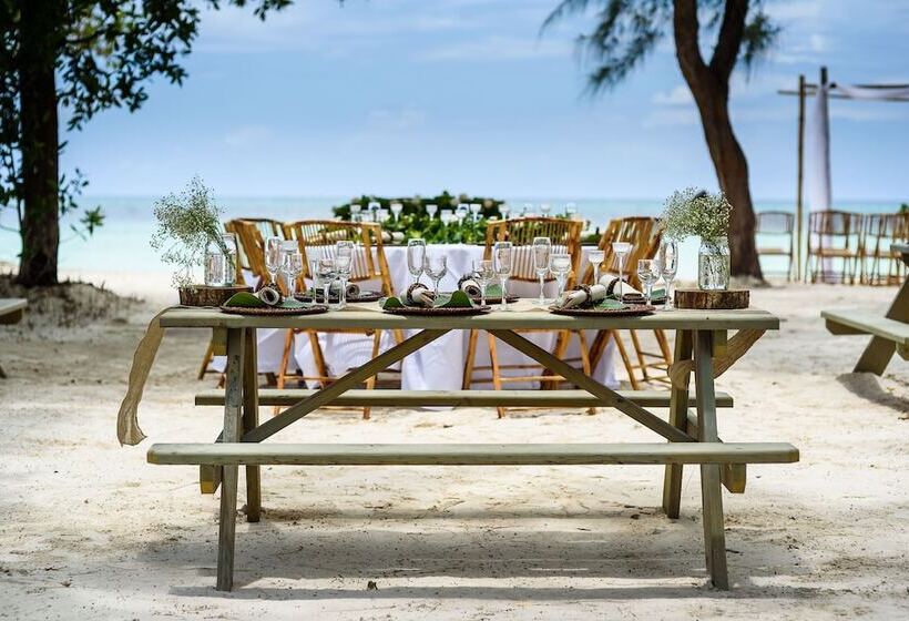 پانسیون 876 Beach House