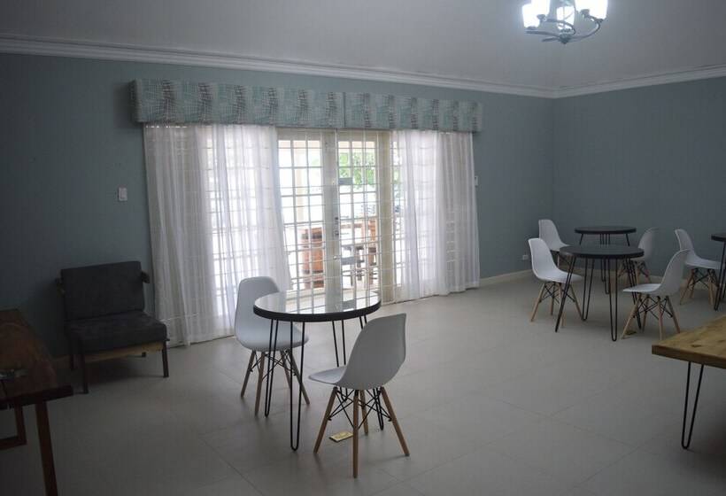 پانسیون 876 Beach House