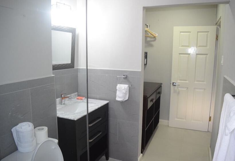 پانسیون 876 Beach House