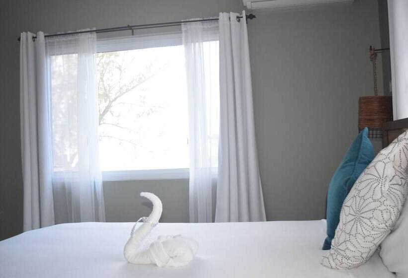 پانسیون 876 Beach House