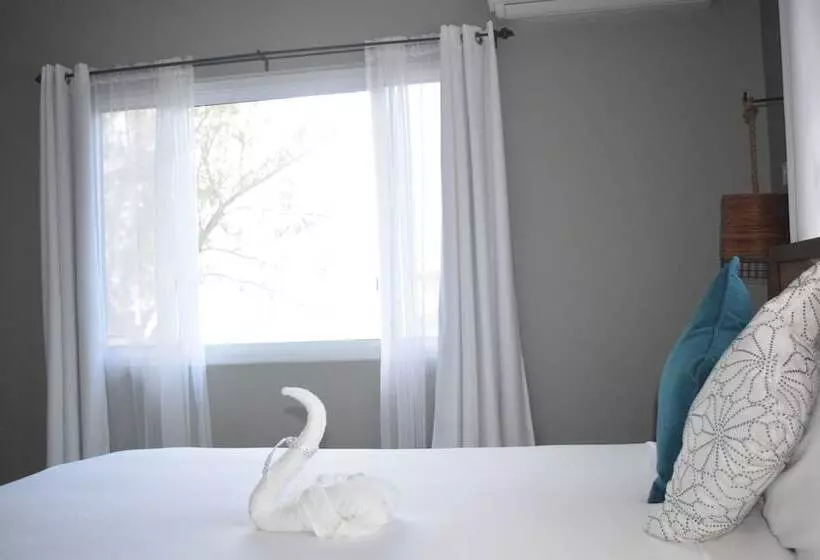 پانسیون 876 Beach House