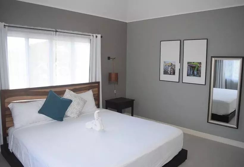 پانسیون 876 Beach House
