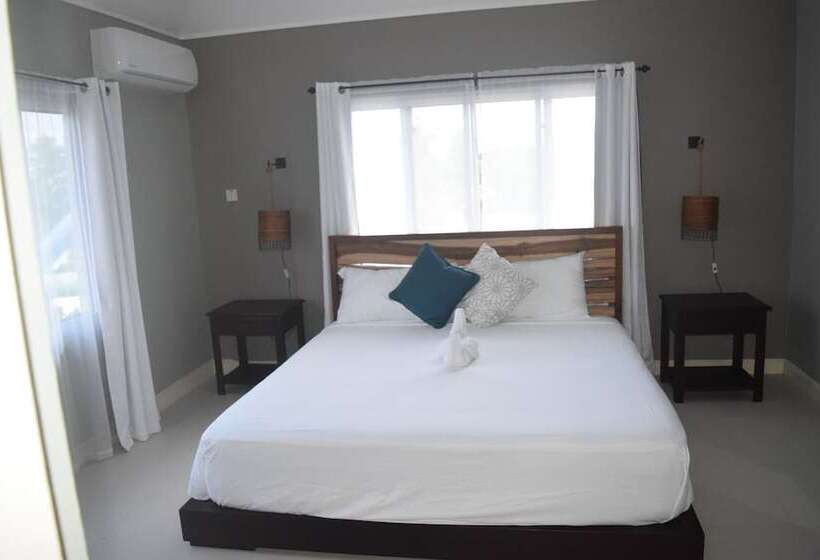 پانسیون 876 Beach House