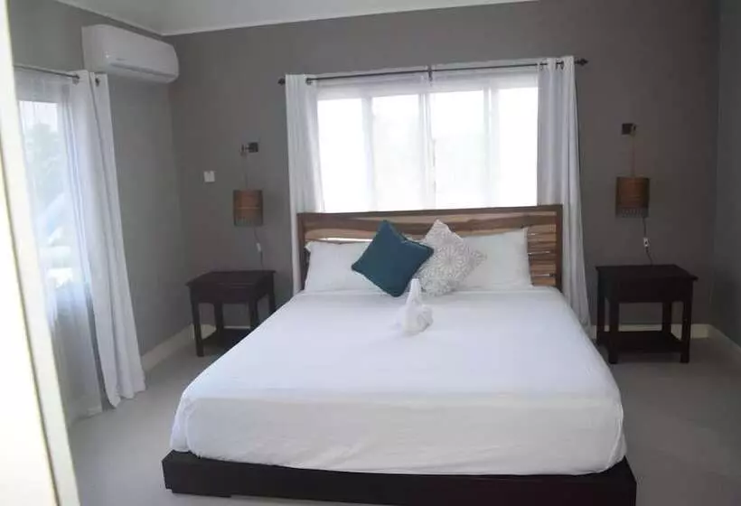 پانسیون 876 Beach House