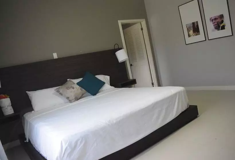 پانسیون 876 Beach House