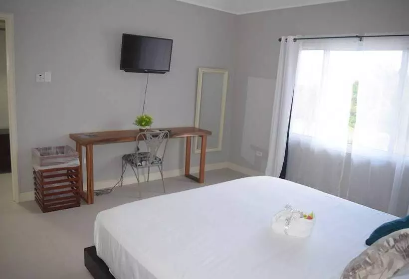 پانسیون 876 Beach House