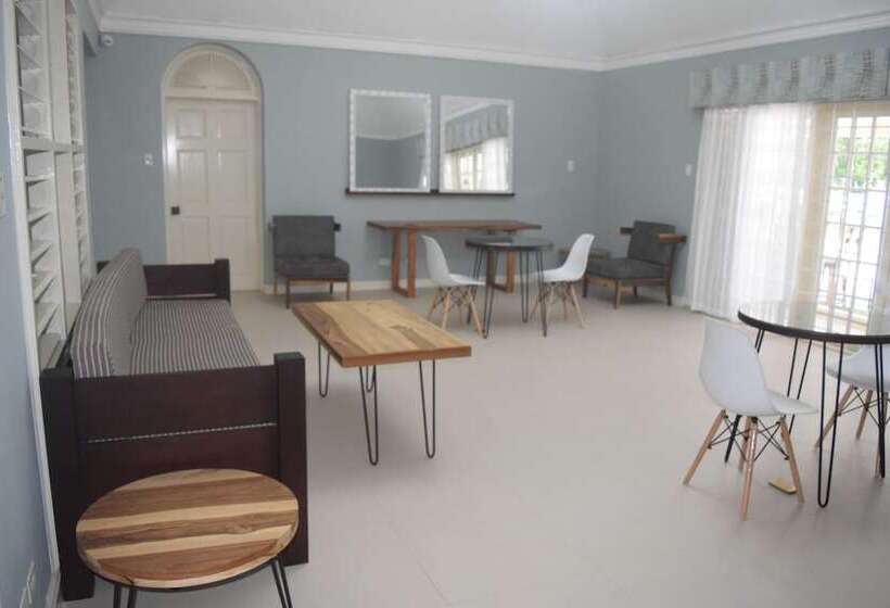 پانسیون 876 Beach House