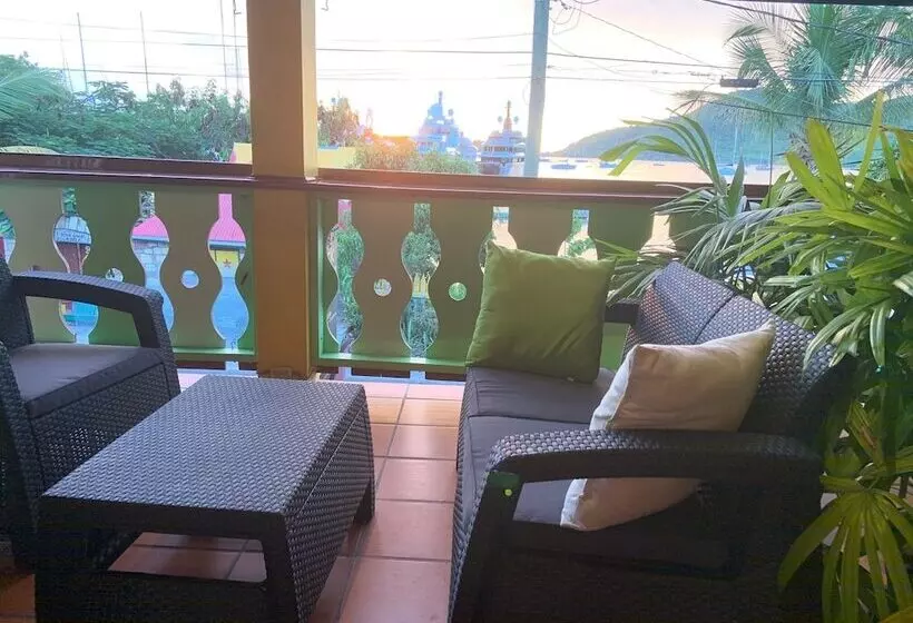 The Waterfront Inn   Hostel