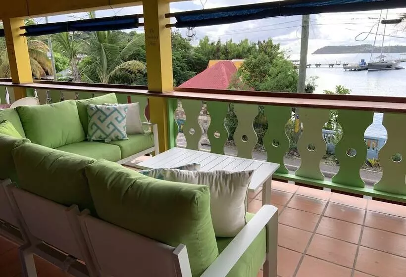 The Waterfront Inn   Hostel