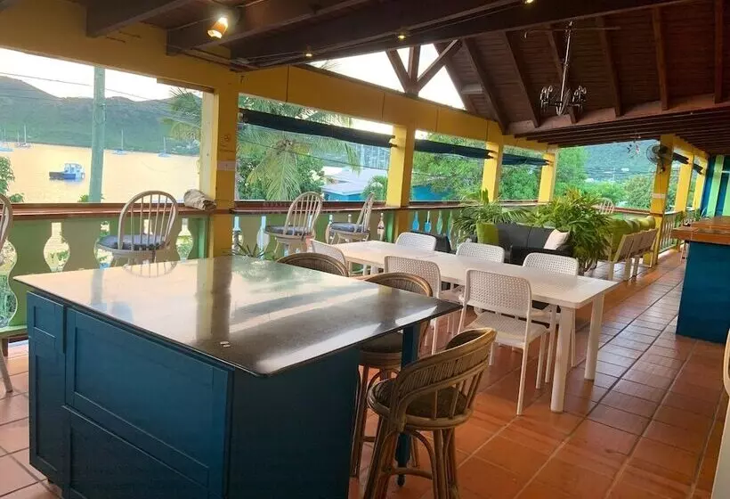 The Waterfront Inn   Hostel