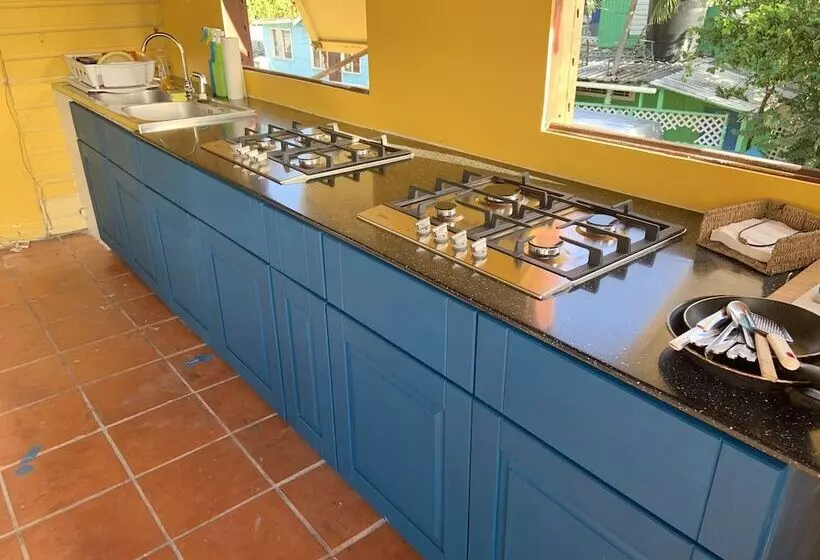 The Waterfront Inn   Hostel