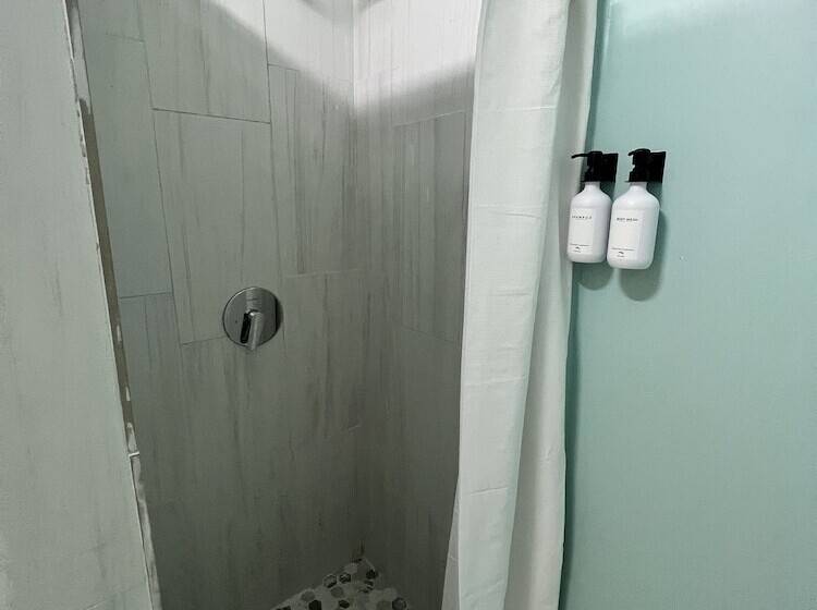 The Waterfront Inn Hostel