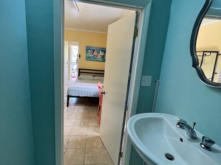 The Waterfront Inn Hostel