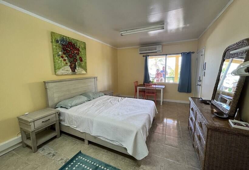 The Waterfront Inn Hostel