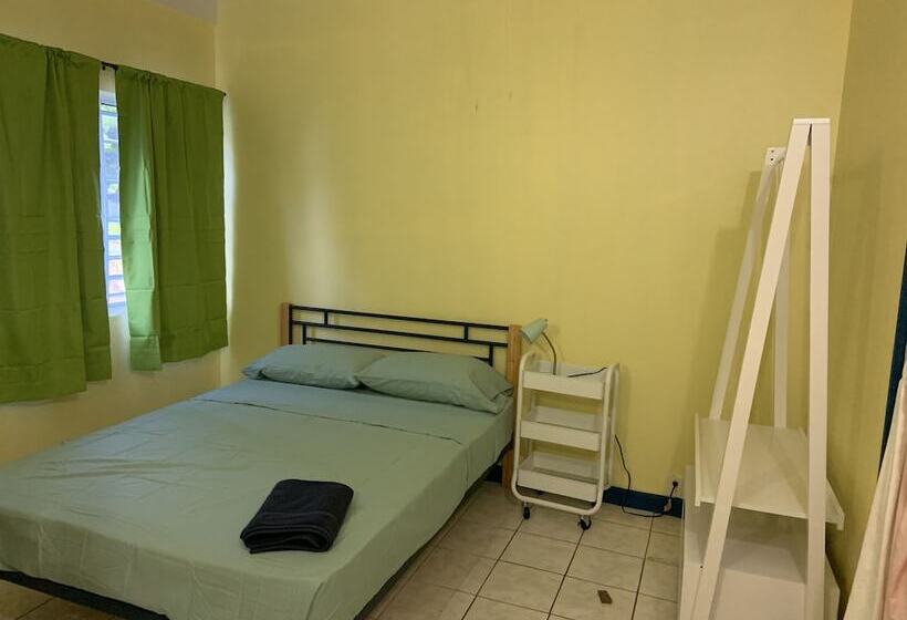 The Waterfront Inn Hostel