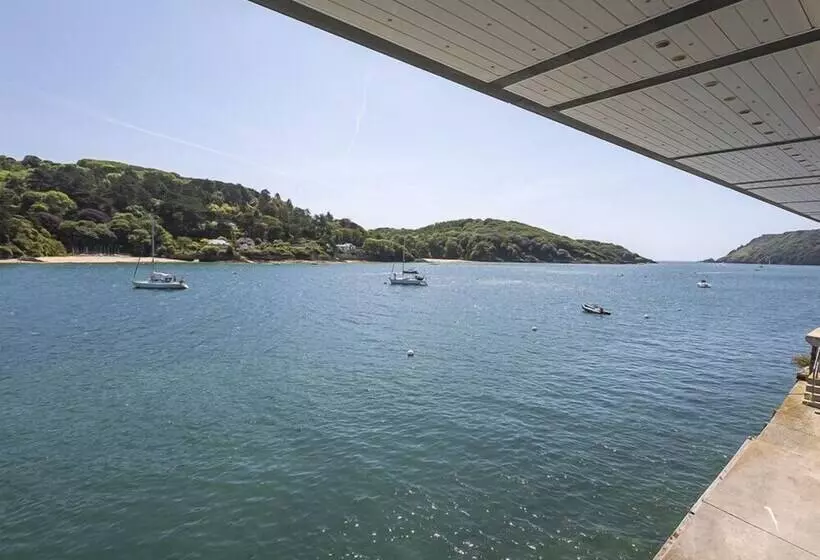 Villa 8, Estura