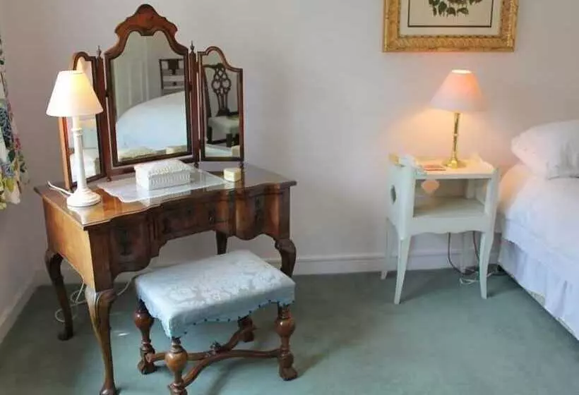 Winterbourne Cottage
