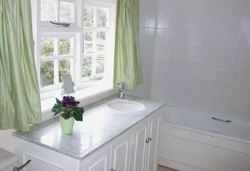 Winterbourne Cottage