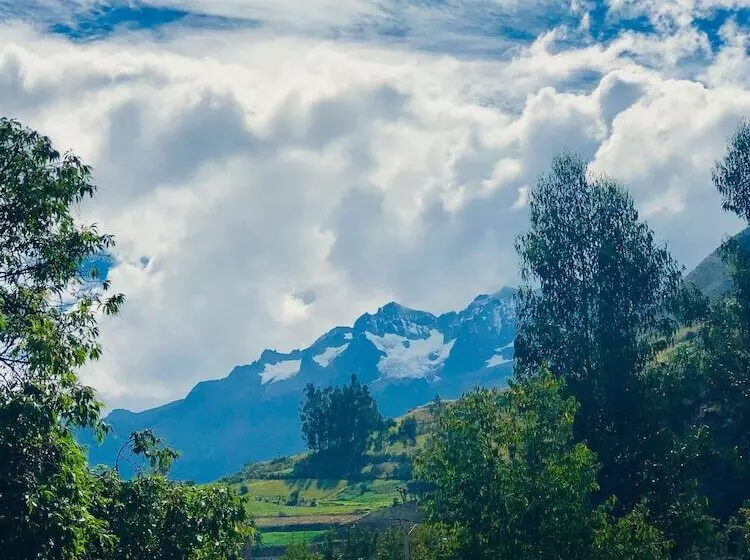 تختخواب و صبحانه Illari Kusi
