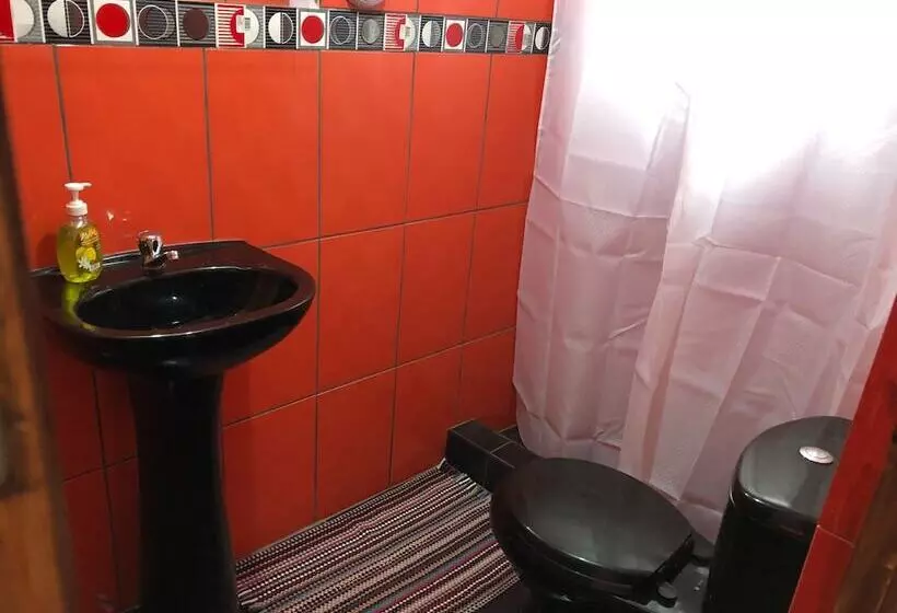 تختخواب و صبحانه Illari Kusi