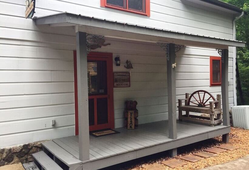 Captain Morley`s Mountain Inn