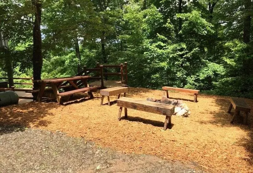 Captain Morley`s Mountain Inn