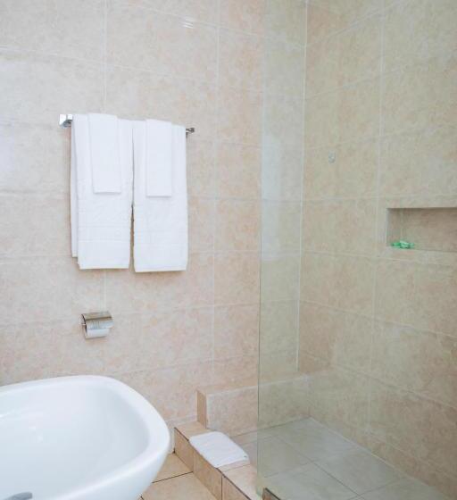 هتل Hibiscus Blvd Triomphal