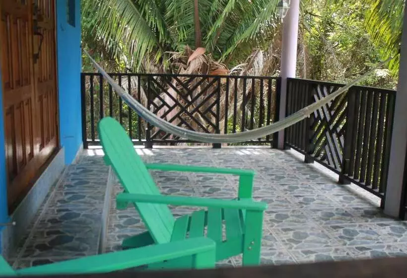 هتل Inn The Bush Jungle Lodge