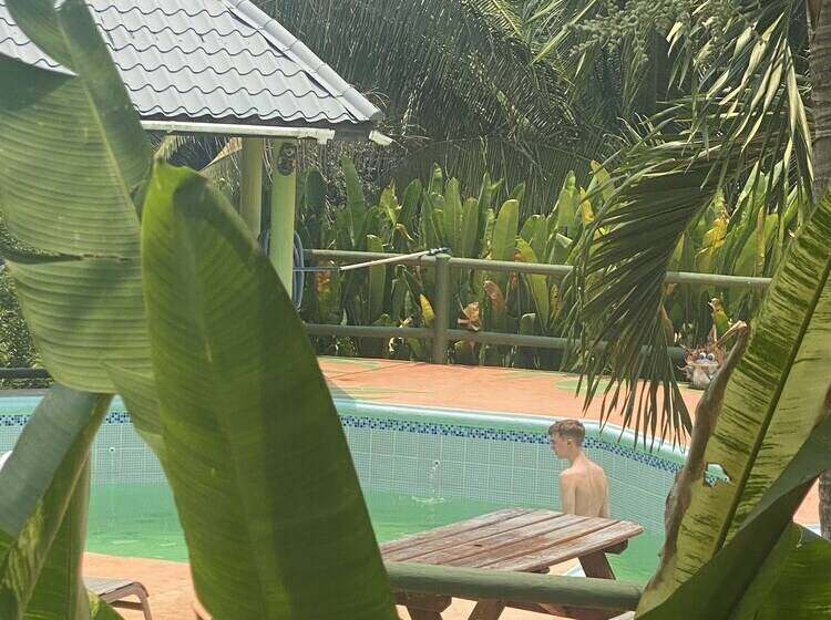 ホテル Inn The Bush Jungle Lodge