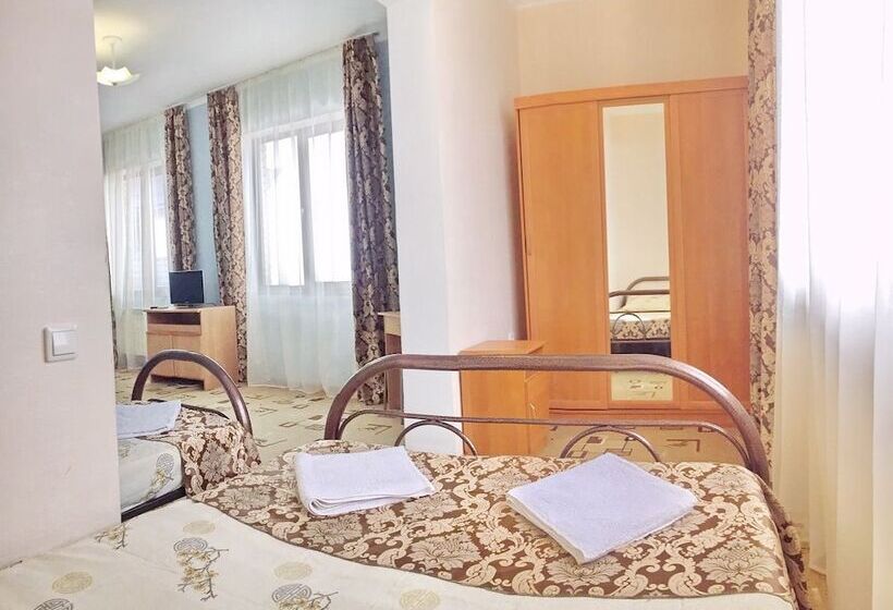 هتل Lazurnaya Plus