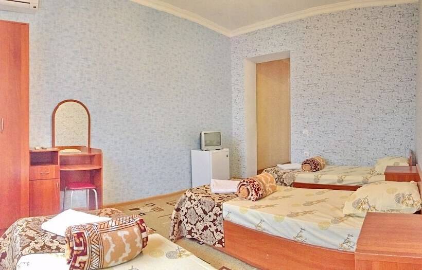 هتل Lazurnaya Plus