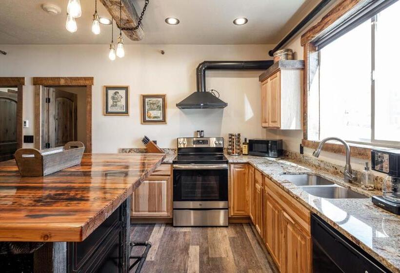 Hotel The Adventure Inn Yellowstone