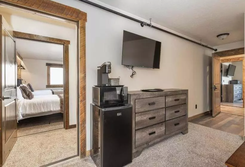 ホテル The Adventure Inn Yellowstone