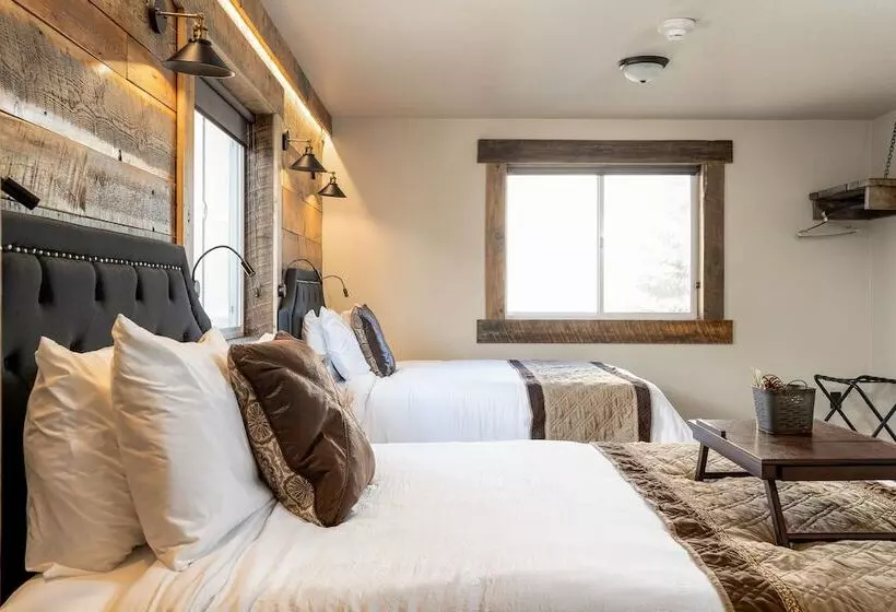 ホテル The Adventure Inn Yellowstone