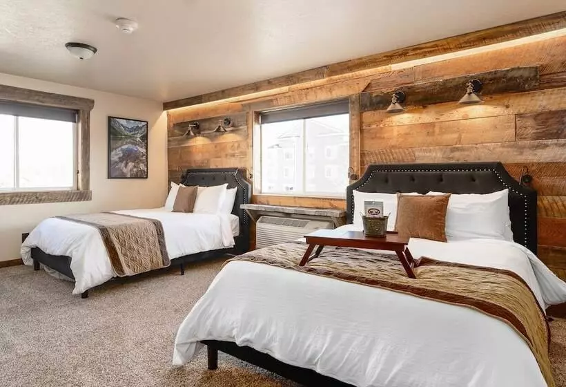 ホテル The Adventure Inn Yellowstone