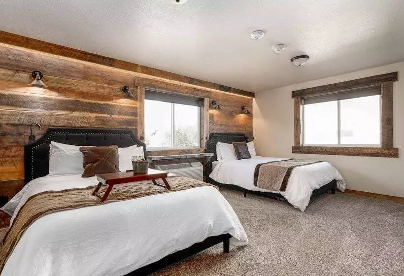 ホテル The Adventure Inn Yellowstone