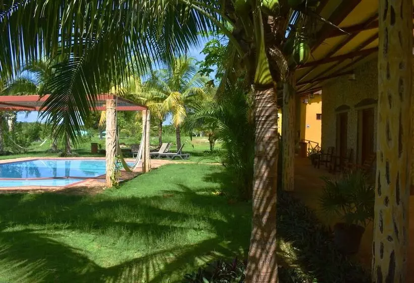 Hotelli Villas Vallazoo